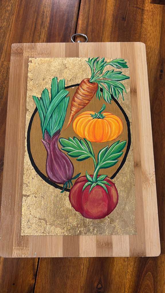 HOMEMADE DECORATIVE CUTTING BOARD